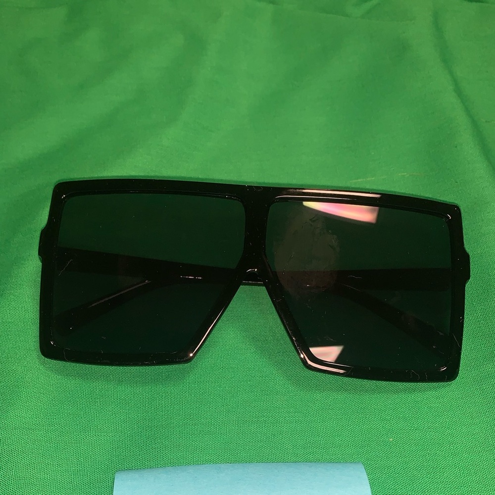 Brand new pair of sunglasses